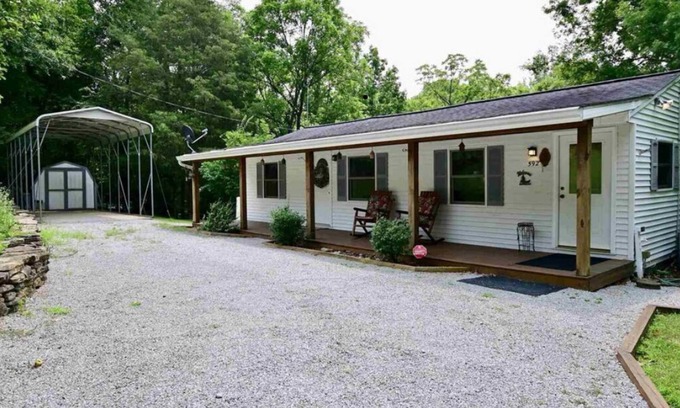 Foster Casa | Cozy Lake House: Ark Encounter, Kincaid Lake, KY- Fishing, Scenic Get-Away