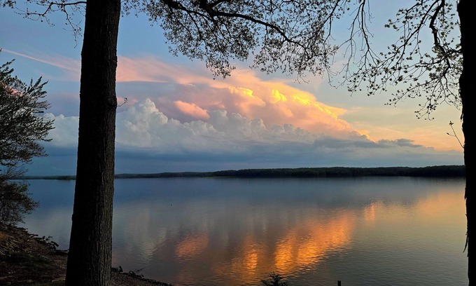 Cadiz Casa | Cozy lake house w/ spacious deck, BBQ/fire pit. Boat ramp1 mi away Pet friendly!