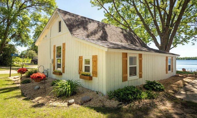Alexandria Cabina | Cozy Lake Latoka Cabin with Loft