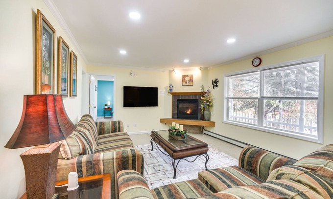 Lake Luzerne-Hadley Casa | Cozy Lake Luzerne Home - 1 Mi to Wayside Beach!