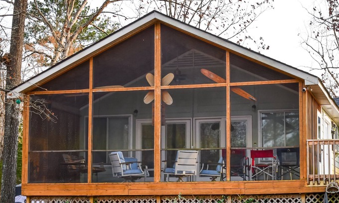Chapin Casa | Cozy Lake Murray Gem, 2 bedroom house in charming Chapin with WiFi and AC