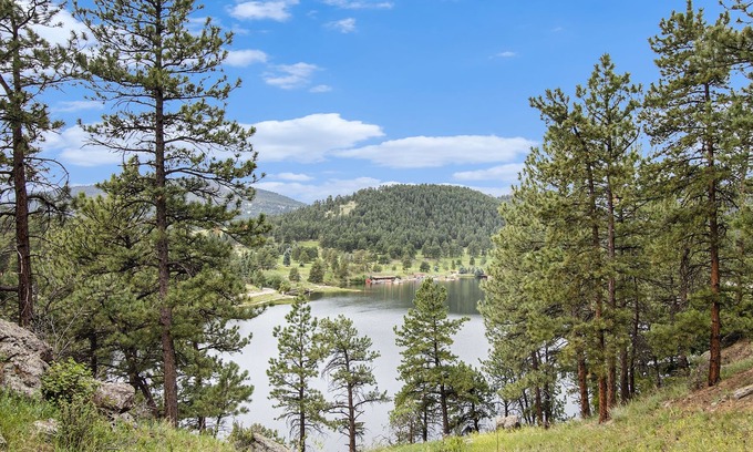 Kerr Gulch Casa | Cozy lake view cottage - 5 minute walk to downtown and lake!