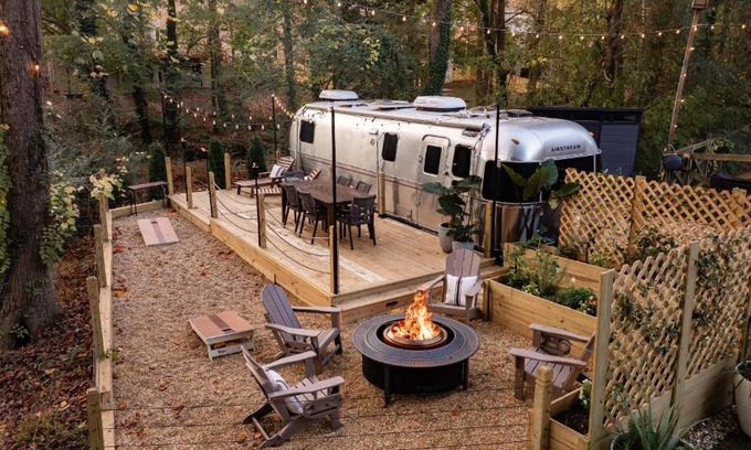 Smyrna Otro | Cozy Lakefront Airstream - Private Deck and Firepit - Sleeps 6