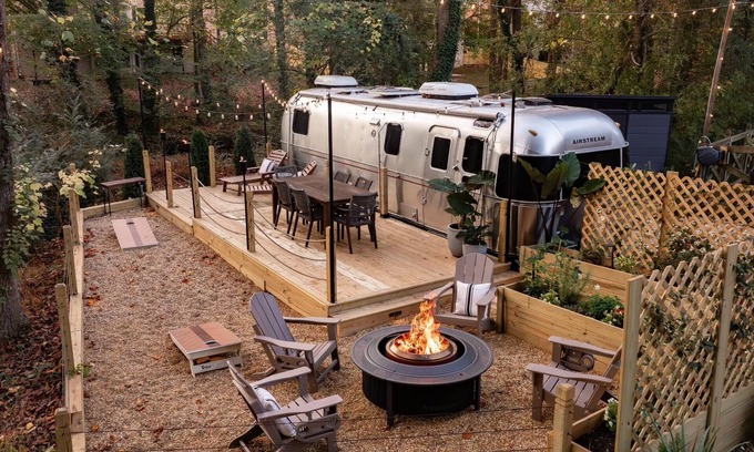 Smyrna Casa | Cozy Lakefront Airstream w/ Private Deck & Firepit - Sleeps 6