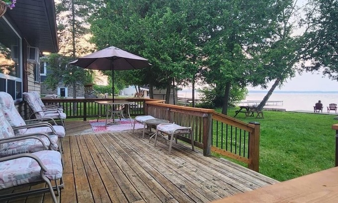 Dunsford Cabaña | Cozy Lakefront Cottage in Kawartha Lakes