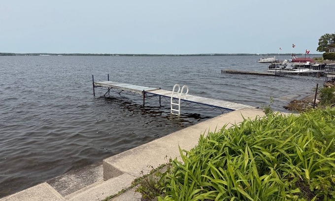 Carrying Place Cabaña | Cozy Lakefront Cottage in Carrying Place