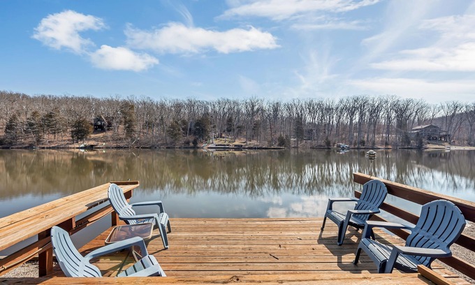 Innsbrook Chalet De Esquí | Cozy Lakefront Chalet - On A Large Lake - Private Dock w/Boats