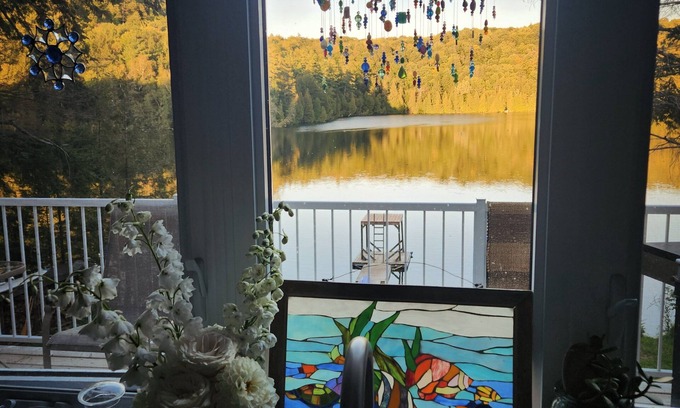 La Peche Casa | Cozy lakefront cottage in Wakefield. Pet friendly!