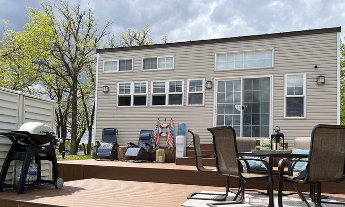 Bottineau Cabina | Cozy Lakefront Getaway on Lake Metigoshe