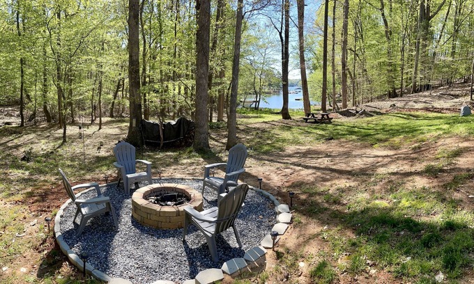 Troutman Casa | Cozy lakefront home on Lake Norman w/firepit, super close to hiking and a beach!