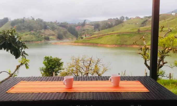 El Penol Cabaña | Cozy lakefront house for 6 people - Guatapé dam
