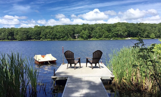 Hawley Casa | Cozy Lakefront Retiro Poconos en una comunidad privada