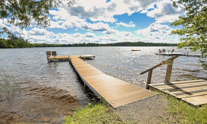 Presque Isle Cabina | Cozy Lakefront Retreat Sleeps 4, Fully Updated