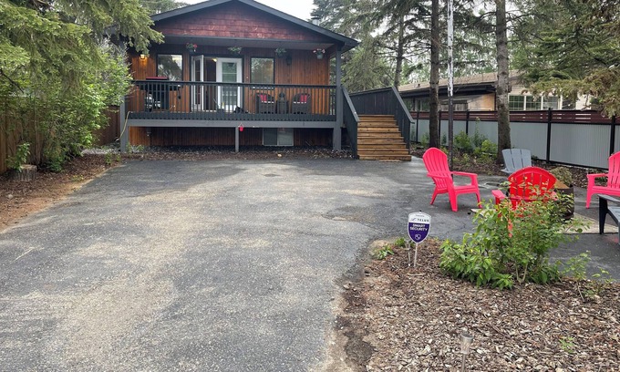 Sylvan Lake Cabina | Cozy lakeshore cabin block from lake