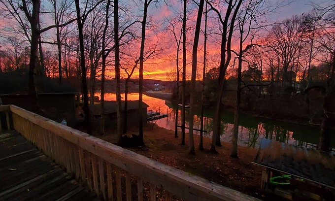 Sherrills Ford Casa | Cozy Lakeside Bungalow 3 Patios, Kayaks, Firepit & Dogs Allowed!