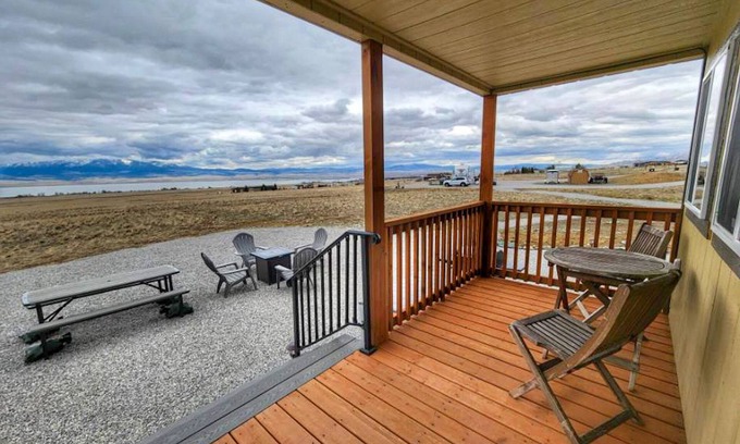 Broadwater County Cabina | Cozy Lakeview Cabin | Stunning Lake and Mountain View | Canyon Ferry Lake