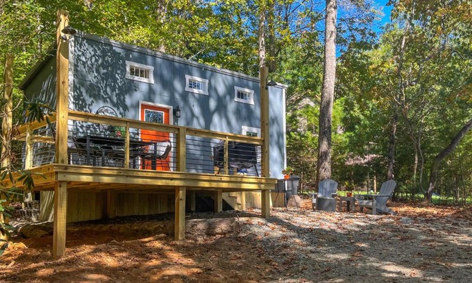 Mills River Casa | Cozy Lakeview Cottage