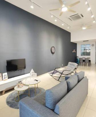 Taman Daya Casa | Cozy Landed house at Taman Daya and mount Austin 8 to10 pax