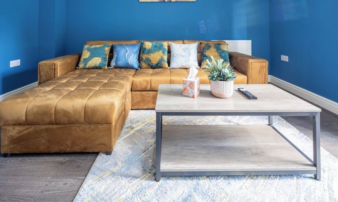 Gloucester Casa | Cozy Large 3 Bed Contractor Home with Free Parking and EV Charging