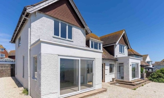 Rottingdean Casa | Cozy Large Bedroom with Stunning Sea View
