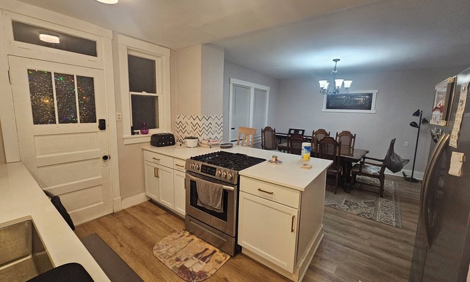 South Hills Casa | Cozy Lavendar Home: 2-bedroom townhome in vibrant Pittsburgh with WiFi, AC