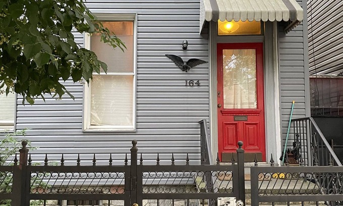 Greenpoint Casa | Cozy, light filled duplex townhome in vibrant Greenpoint, Brooklyn, with garden!