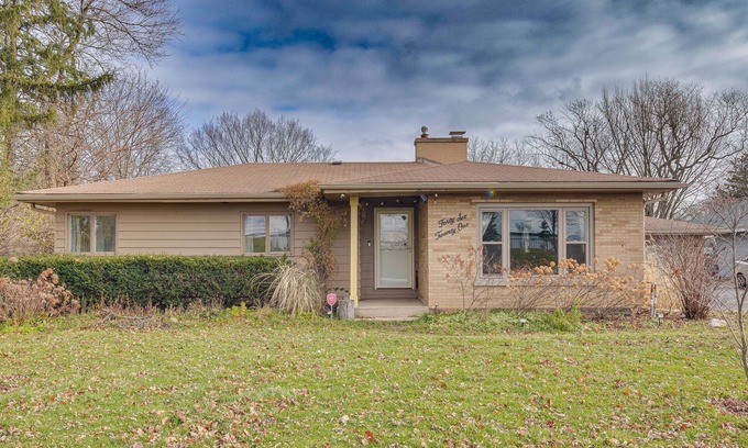 Lisle Casa | Cozy Lisle Home w/ Fenced Backyard: Pets Welcome!