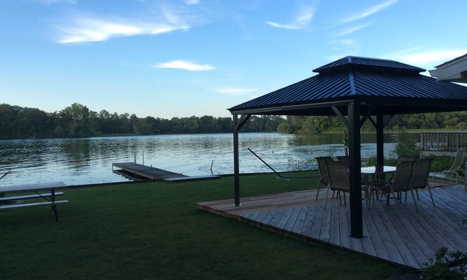 Plainwell Cabaña | Cozy little cottage on beautiful Pine Lake