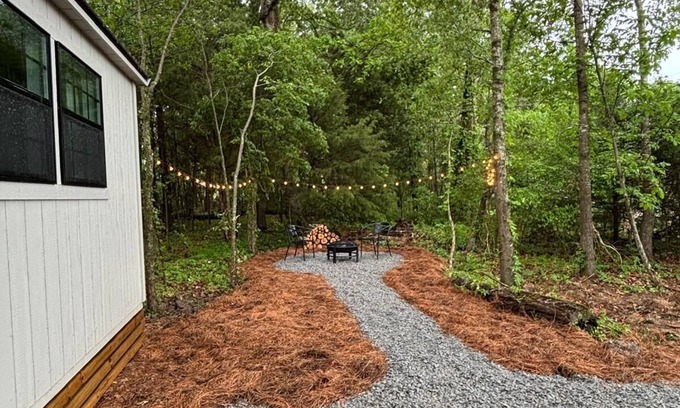 Columbus Cabaña | Cozy little cottage tucked back into the woods