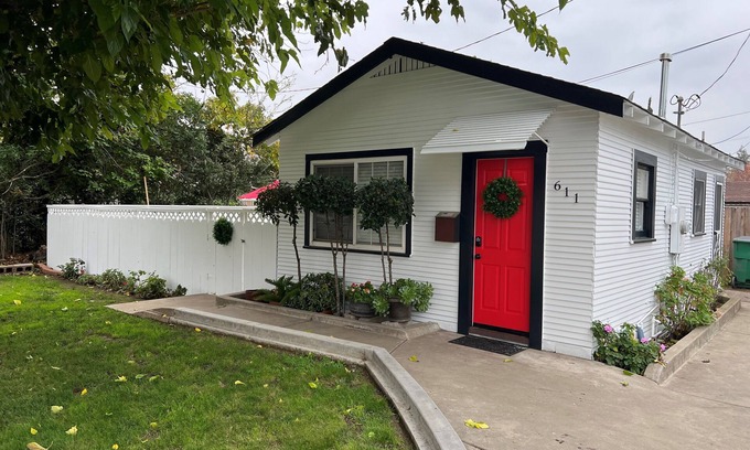 Lodi Cabaña | Cozy little cottage W/ private yard in town