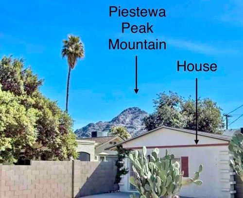 Camelback East Casa | Cozy Little Home w Private Washer & Dryer!