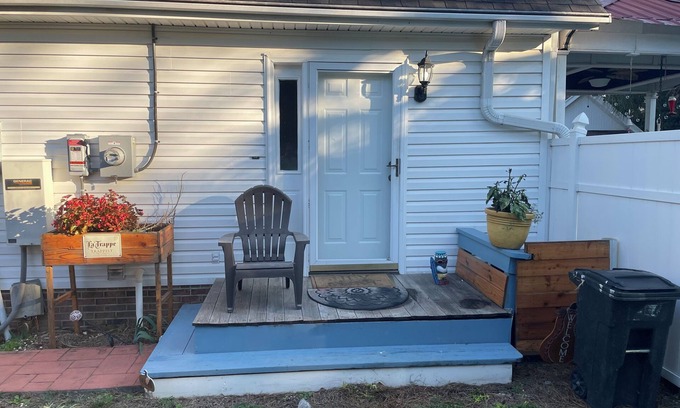 Oak Grove Casa | Cozy little space! Fully furnished! Come relax by the pool! 2 TV , CABLE/INT.