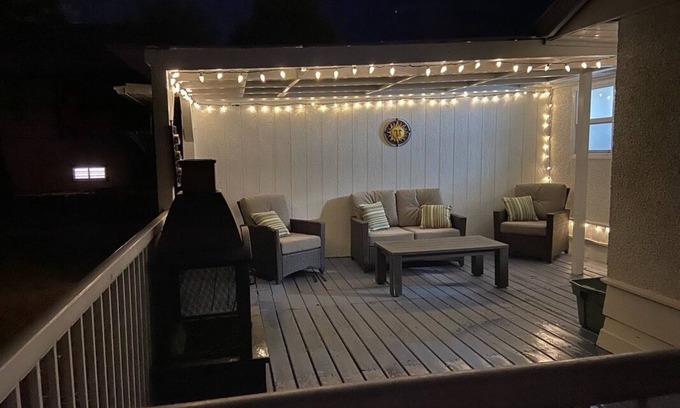 Surrey Casa | Cozy Little White House With Two Bedroom