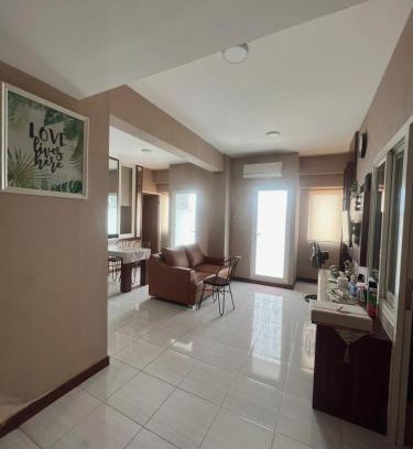 Surabaya Apartamento | Cozy Living APT Puncak Dharmahusada with 3BR