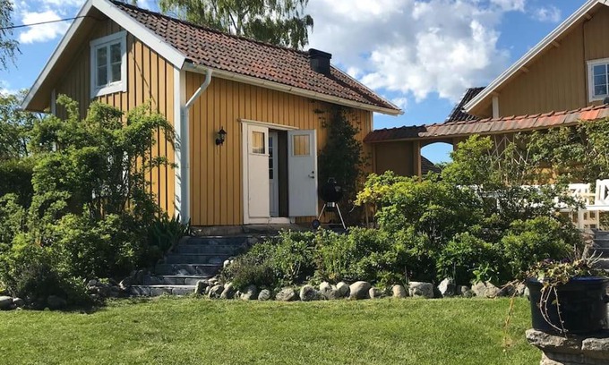 Holo Casa | Cozy lodge at horse farm with lake and sauna