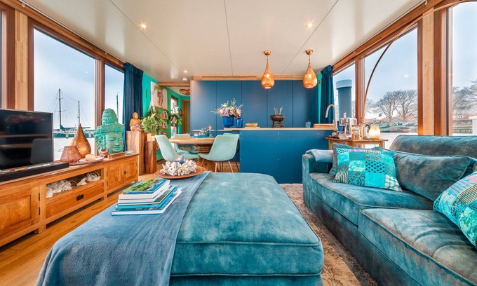 Zeewolde Cabina | Cozy Lodge Retreat Close to Amsterdam on the Vecht