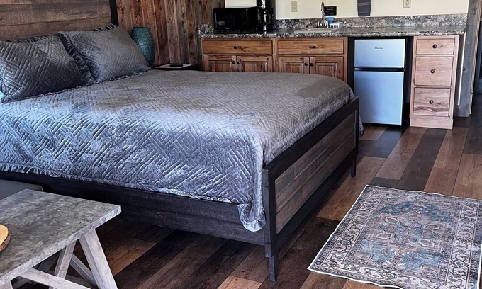 Gardiner Cabina | Cozy lodge with 1 bedroom and WiFi, AC in pleasant Gardiner