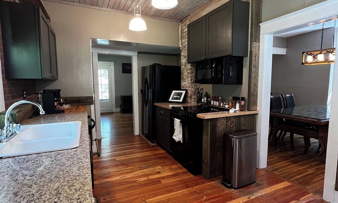 Wallace Casa | Cozy lodging with ample parking