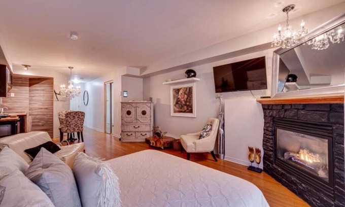 Piedmont Apartamento | Cozy Loft in the Heart of St-Sauveur Village!