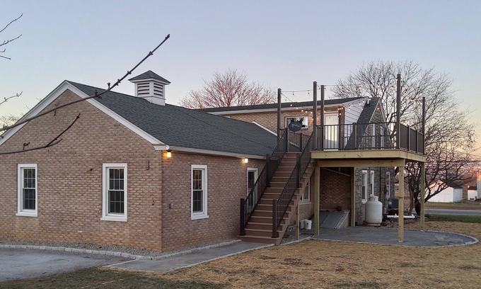 Gordonville Apartamento | Cozy Loft w/ outside deck, wicker furniture / minutes to Kitchen Kettle