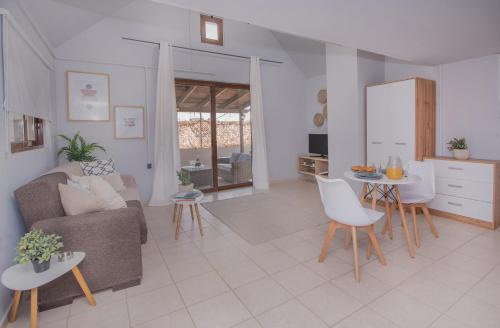 Petaloudes Casa | Cozy Loft with Private Terrace