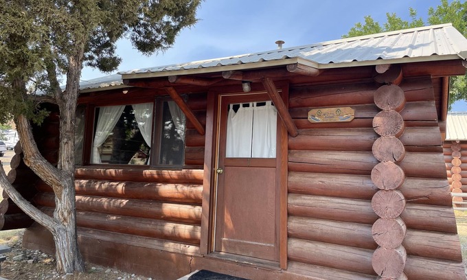 Helena Cabina | Cozy Log Cabin #1 on Beautiful Canyon Ferry Lake