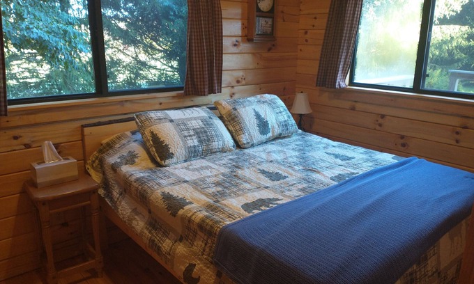 Cooperstown Cabina | Cozy Log Cabin at Warrior Ethos Farm