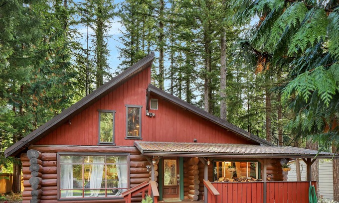 Peaceful Valley Cabina | Cozy Log Cabin between Bellingham, Baker, & Canada