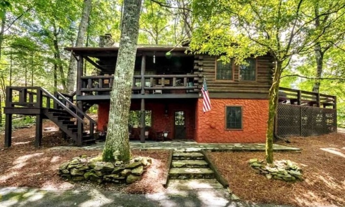 Sky Valley Cabina | Cozy log cabin for the family in Sky Valley, GA