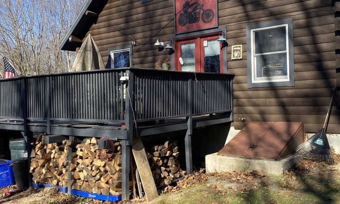 Harrison Casa | Cozy log cabin home. 5 minutes to the beach, pet and family friendly home.