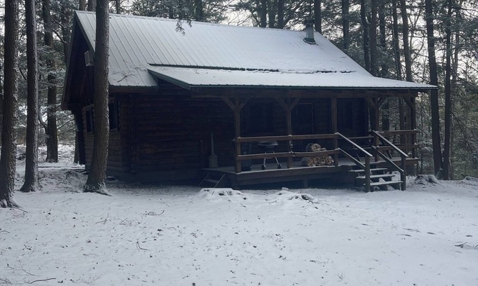 Clarington Cabina | Cozy Log Cabin in Cook Forest