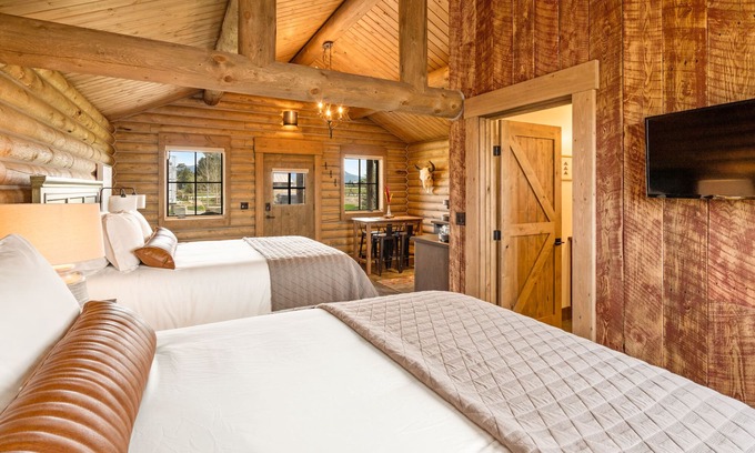 Livingston Cabina | Cozy Log Cabin near Yellowstone River and Park
