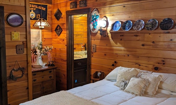 Cross Fork Cabina | Cozy Log Cabin w/firepit, in the heart of the Pennsylvania Wilds!