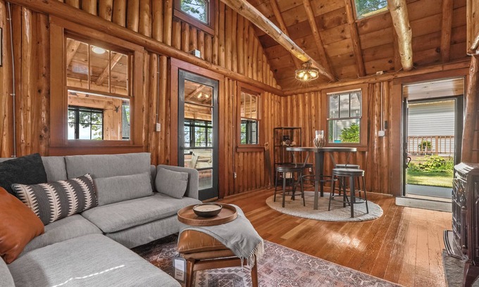 Lake City Cabina | Cozy Log Cabin w Stunning Lake Views! Kayaks, Steps to Beach and dt Lake City!